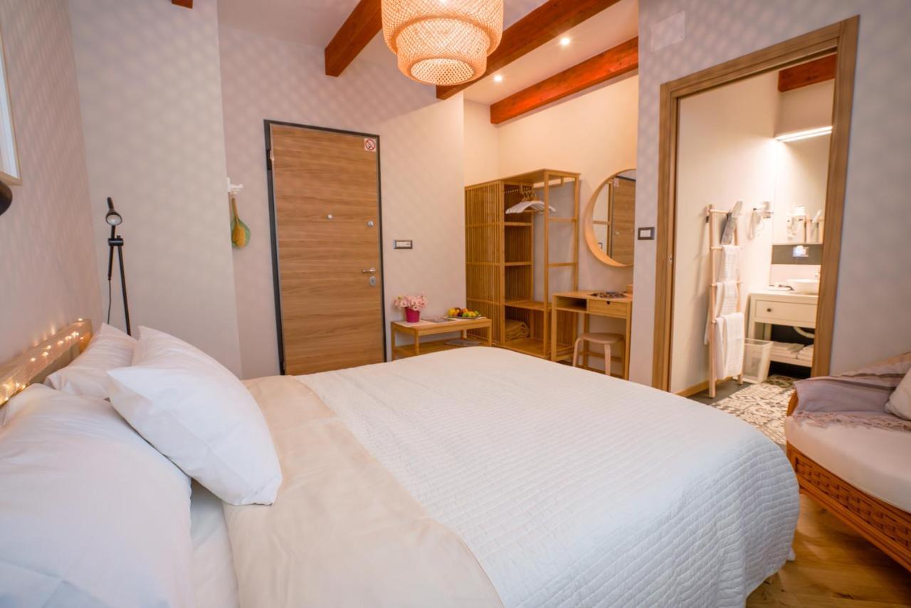 Sa Domo E Giuanne E Giuanna Bed & Breakfast Bosa Exterior photo